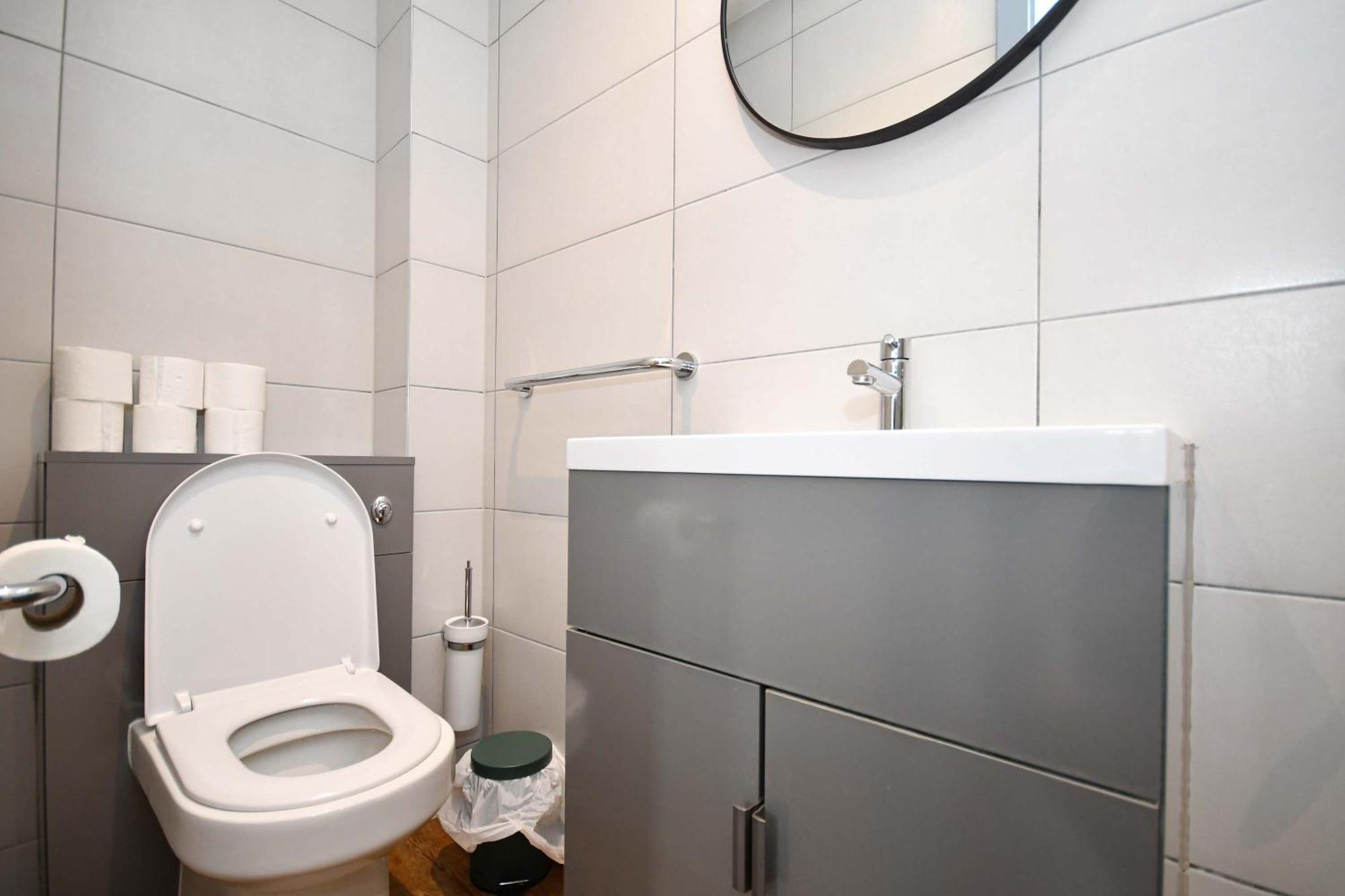 Modern & Bright 2 Bed Flat In * Manchester
