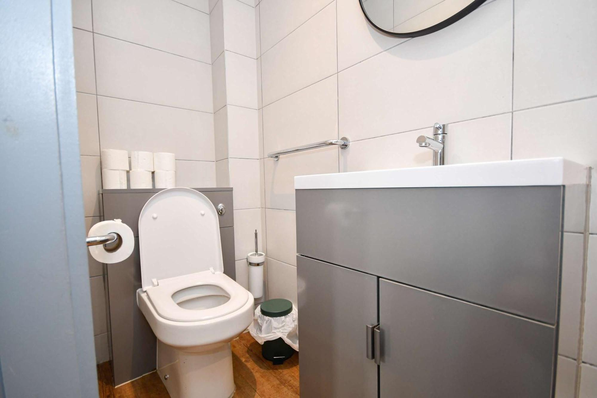 Apartment Modern & Bright 2 Bed Flat In *