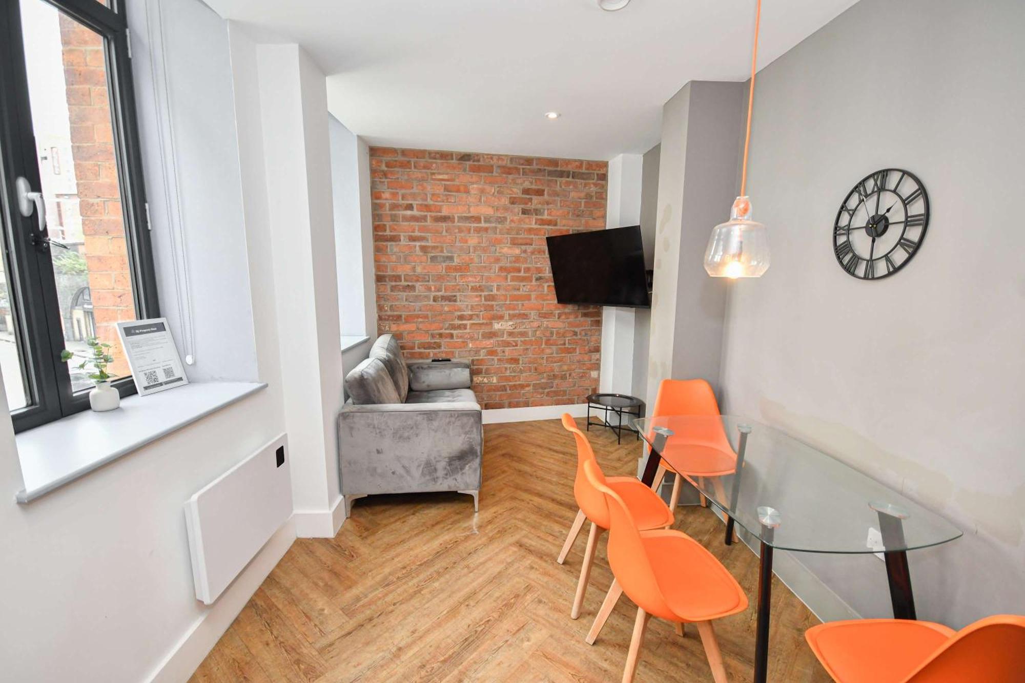Modern & Bright 2 Bed Flat In * Manchester