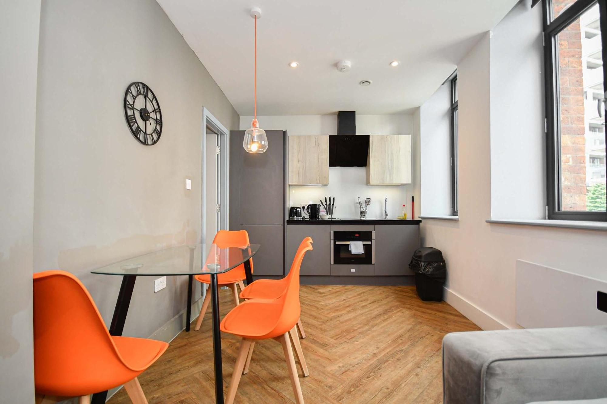 Modern & Bright 2 Bed Flat In